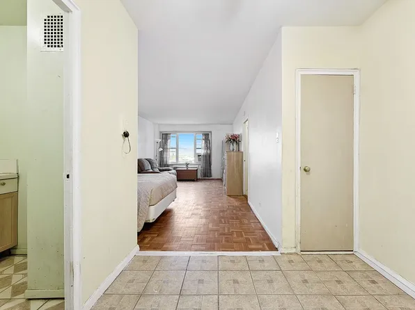 11045 Queens Blvd APT 807, Flushing, NY 11375