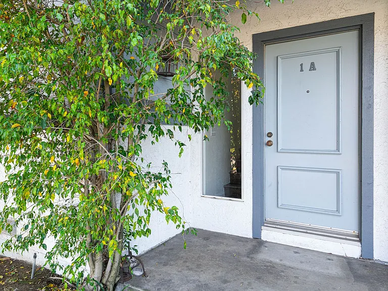 789 W 18th St #1A — Photo 3
