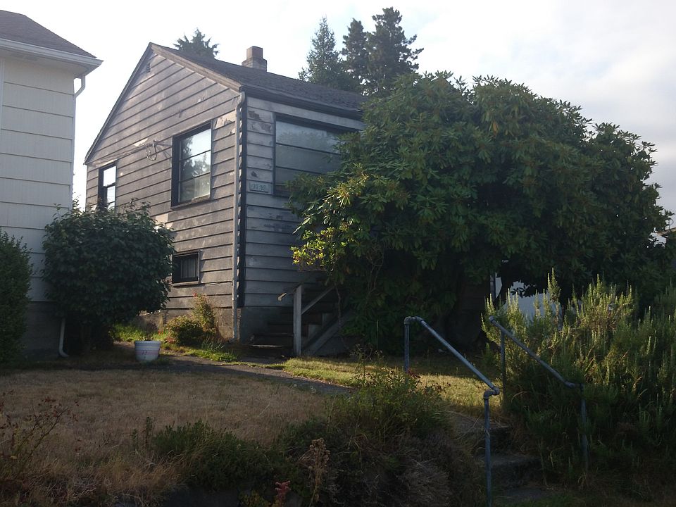 2nd image of 9728 Phinney Ave N