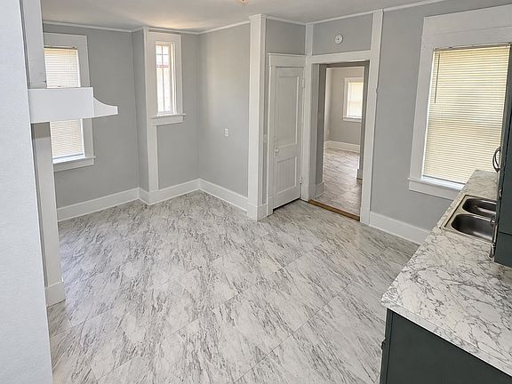 3rd image of 1531 Netherwood Ave