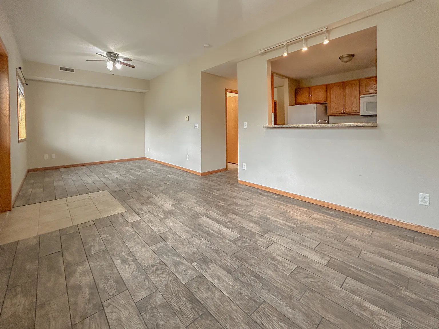 2 bed, 800 sqft, $1,200 — Photo 4