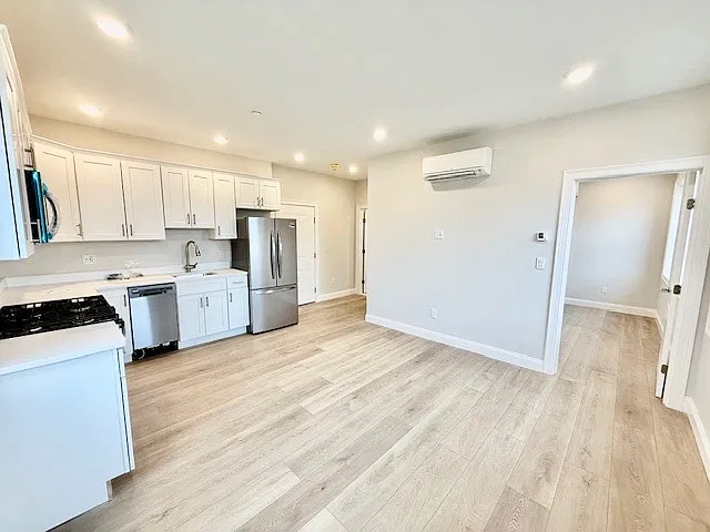 220 Winthrop St — Photo 3