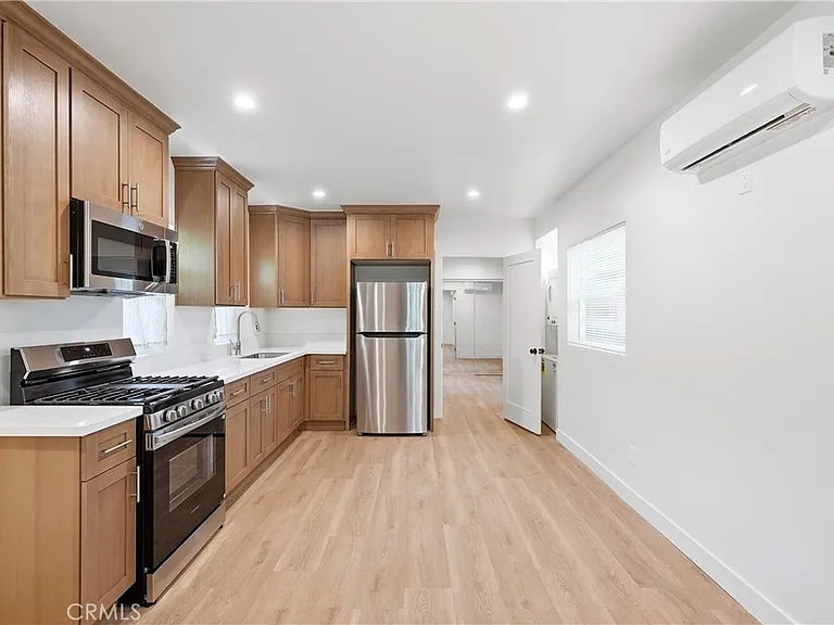 1219 N Hoover St #B — Photo 3