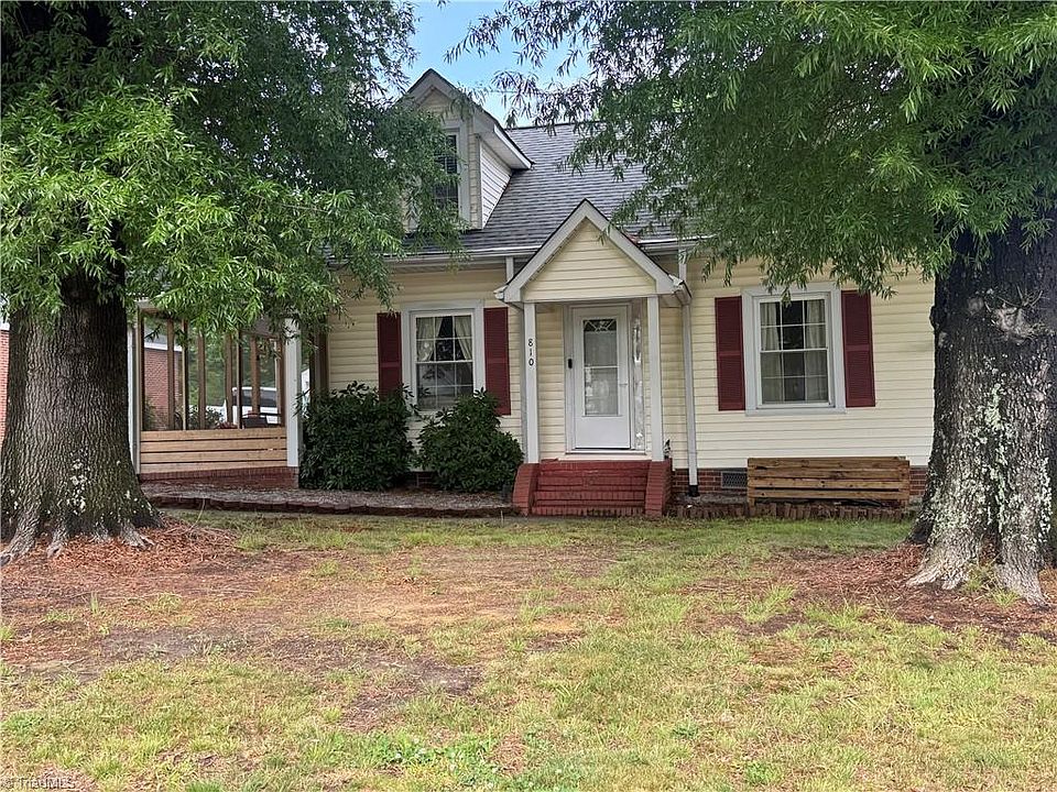 1st image of 810 N Main St