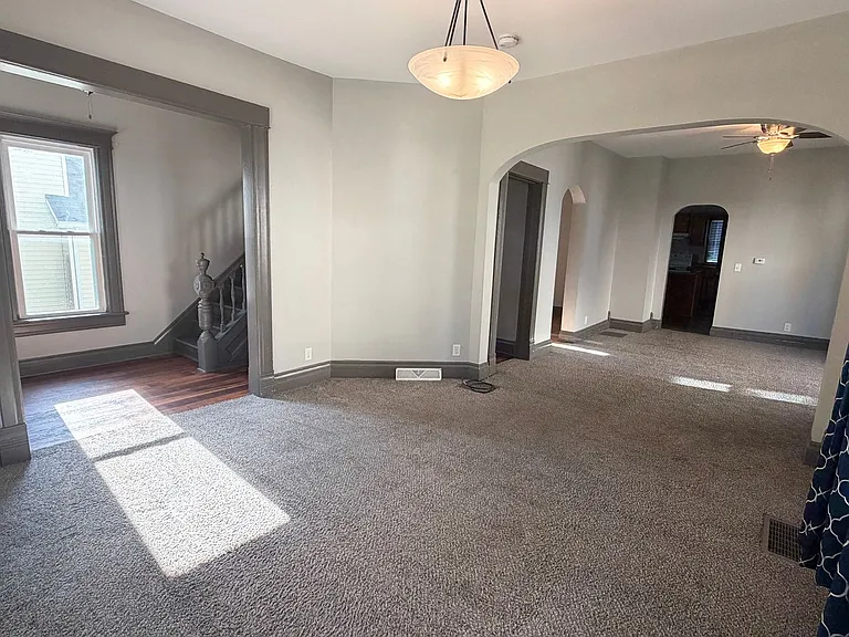 913 W Montgomery St — Photo 6