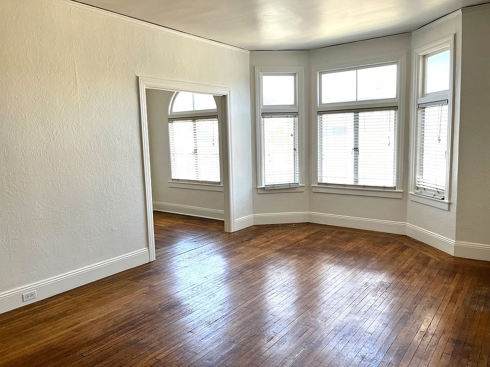 Large living room with plenty of sunlight.