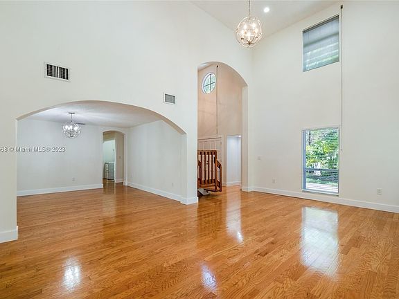 4th image of 6702 Magnolia Ct