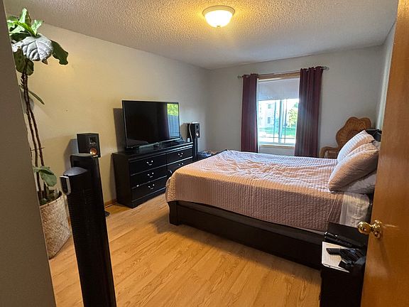 5th image of 2803 18th Ave E