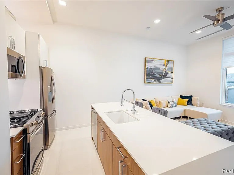 400 S Old Woodward Ave #207 — Photo 19