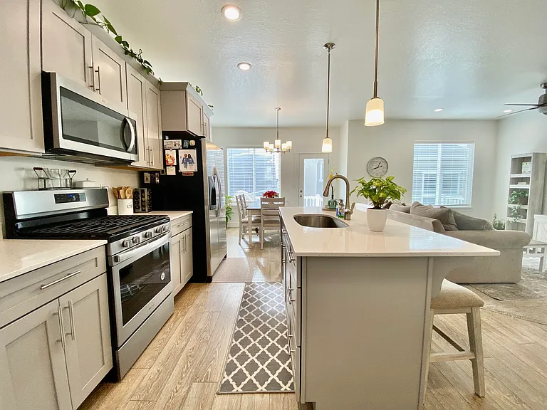 1781 W Newcastle Ln — Photo 7