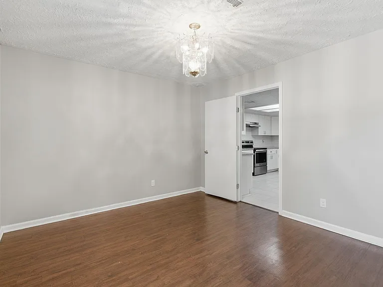 1122 Tigris Ln — Photo 9