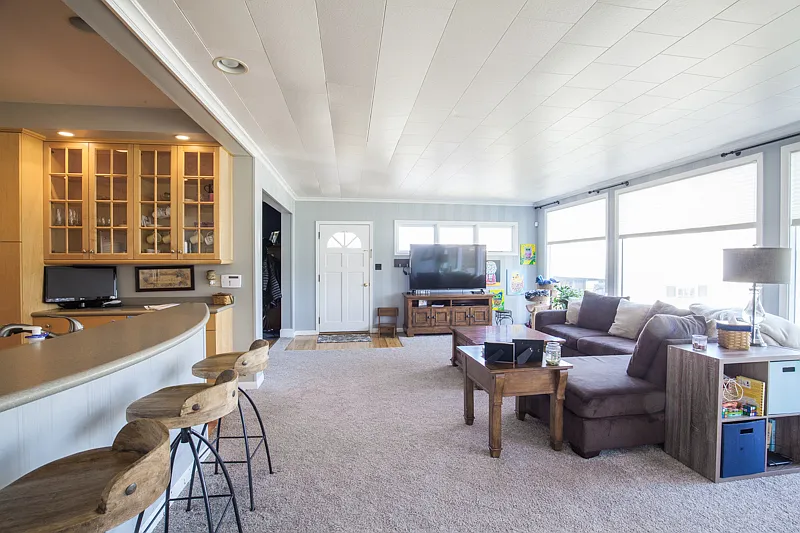 4 bed, 2.5 bath, 2672 sqft, $3,950 — Photo 4
