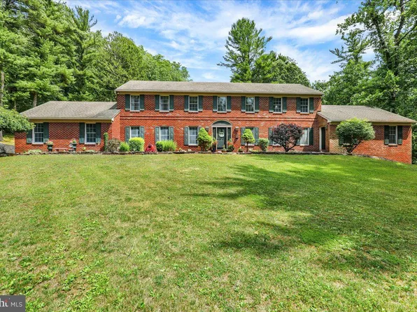 8 Tudor Ct, Mohnton, PA 19540