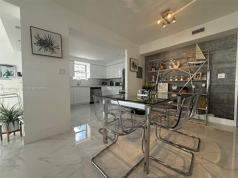 5555 Collins Ave #8R — Photo 20