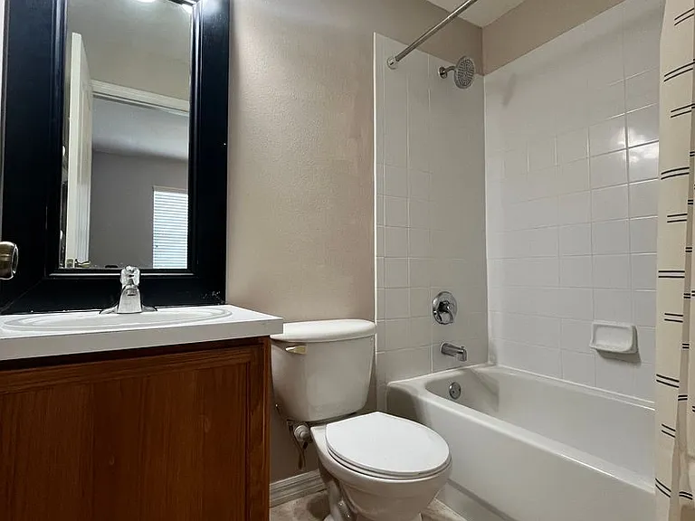 1306 Hampton Park Ln — Photo 9