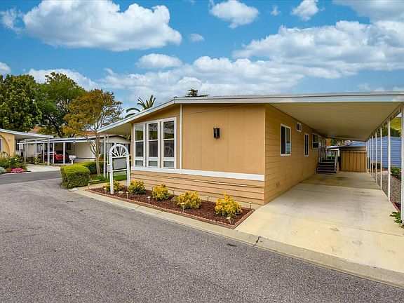 3rd image of 127 Mountain Springs Dr