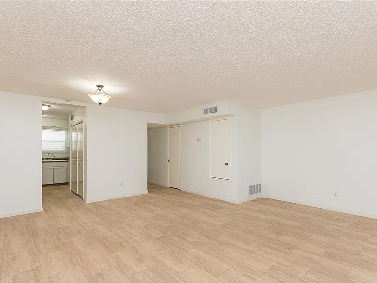 5133 Middlecoff Rd — Photo 22