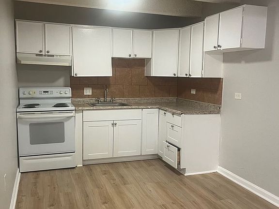 5th image of 1960 Dallas St #204