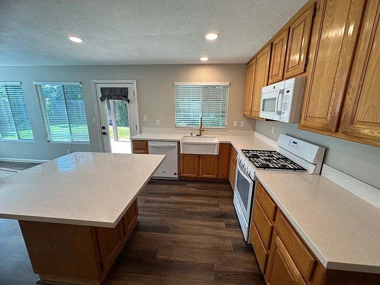 390 Brians Ct — Photo 9
