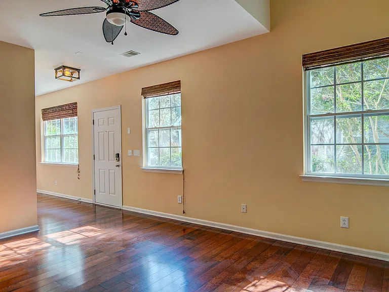 135 Dorothy Dr — Photo 10