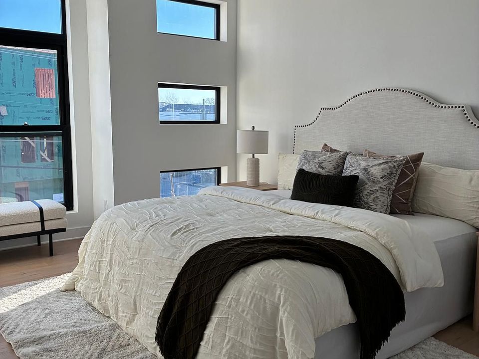 MASTER ROOM