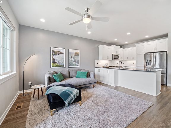 5th image of 3994 SE Century Blvd