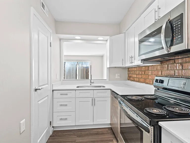 4901 Whitton Pl — Photo 2
