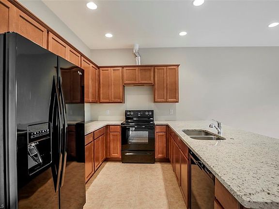 4th image of 7135 Greenwood Park Cir #1