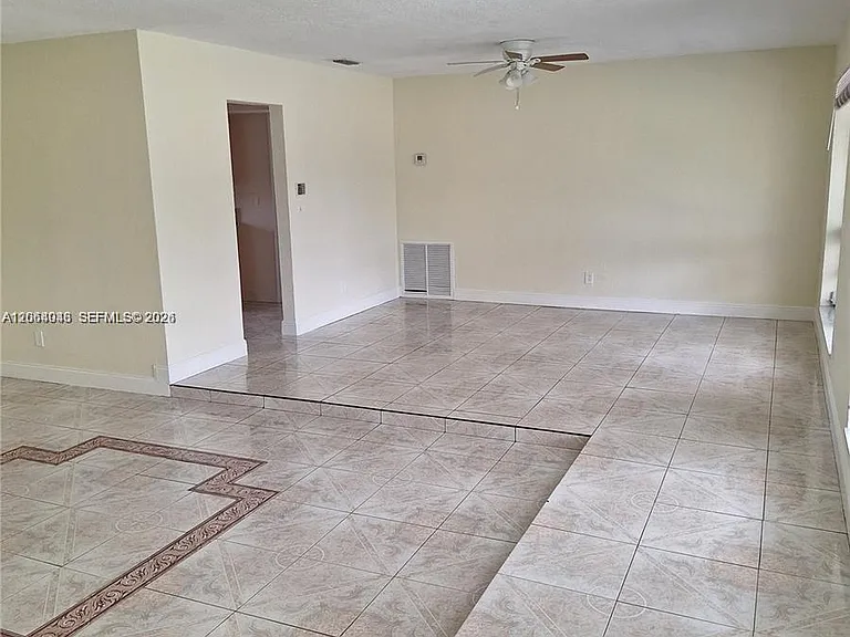 711 SW 64th Pkwy — Photo 2