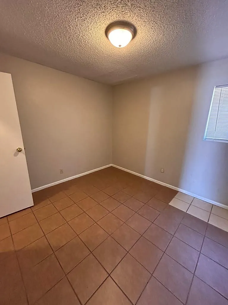 2 bed, 1.0 bath, 1782 sqft, $1,265 — Photo 2