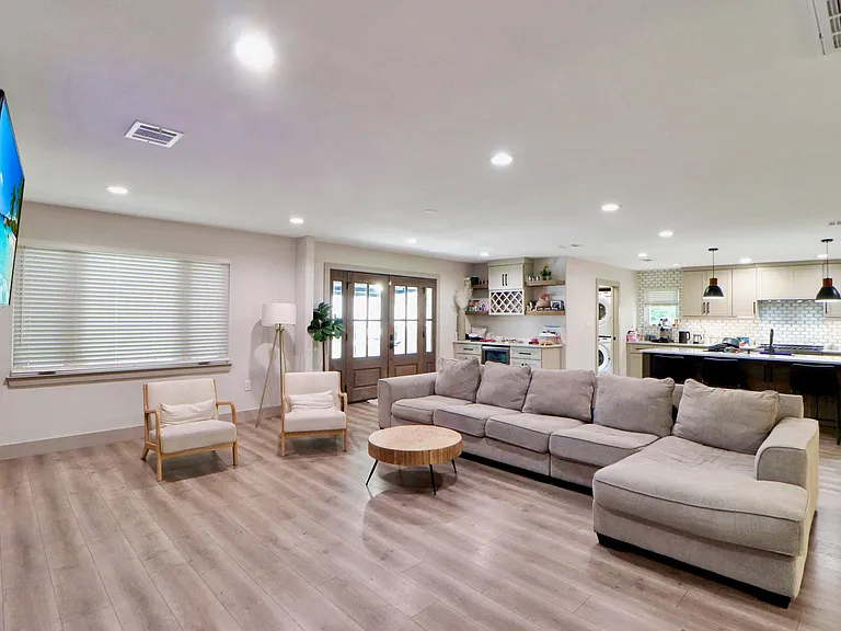 6039 McKnight St — Photo 5