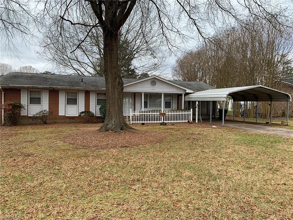 1st image of 215 Fairway Dr
