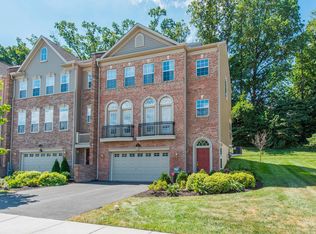 3172 Woods Edge Dr, Garnet Valley, PA 19060