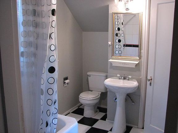 2nd image of 324 N I St APT 1