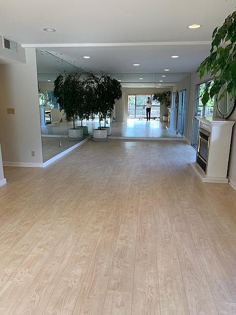 1st image of 6700 Hillpark Dr APT 401