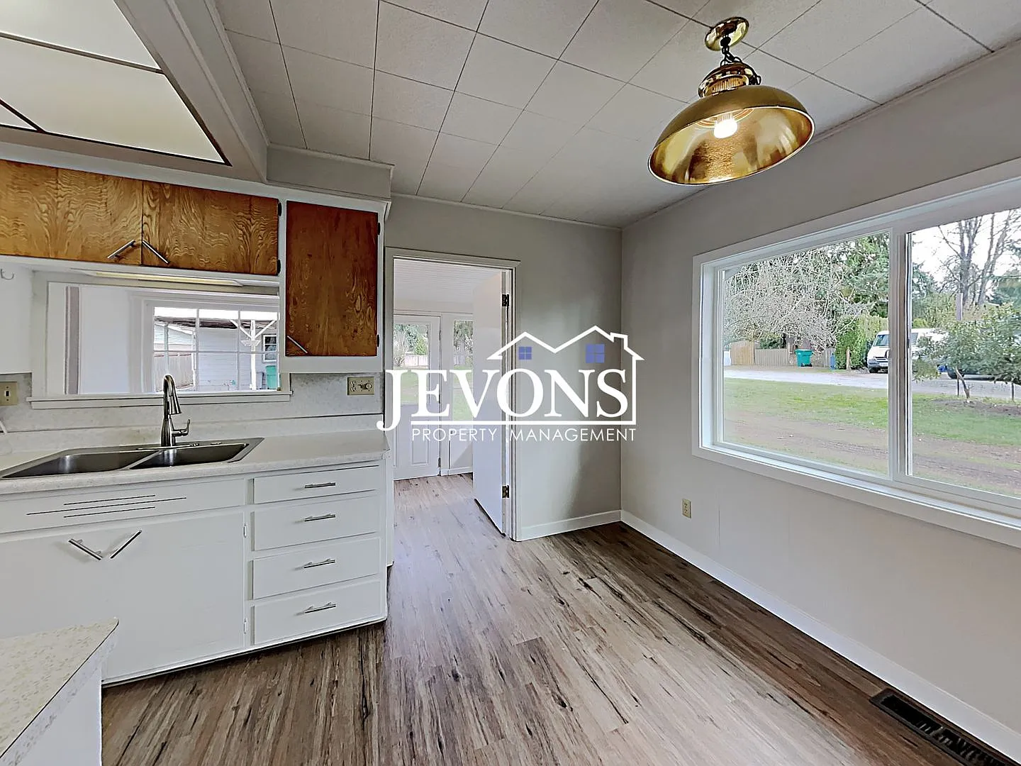 Beautiful Two-Story Single-Family Home in Newcastle — Photo 4