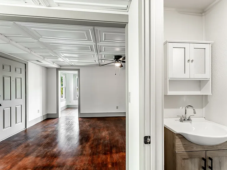 210 Dewey St — Photo 9
