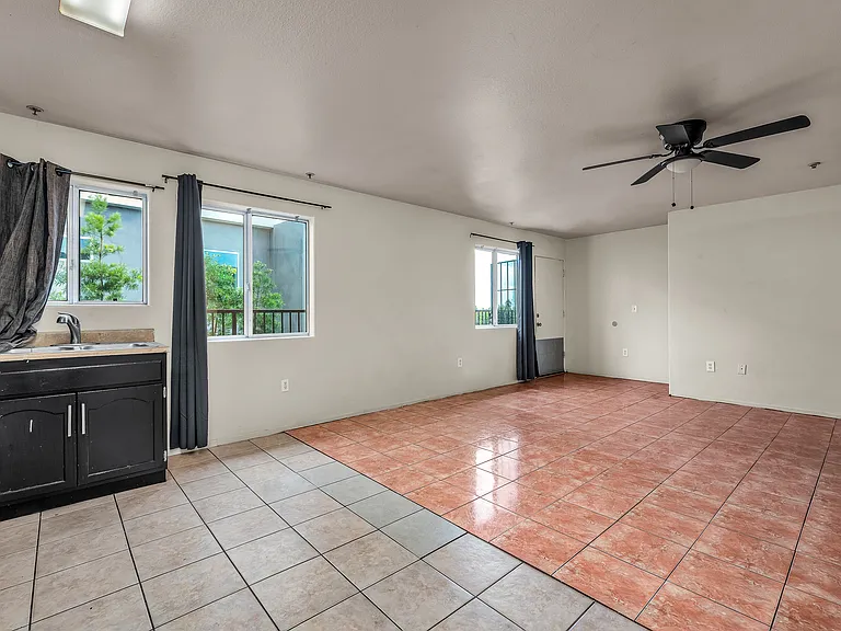 5231 Huntington Dr N #4 — Photo 13