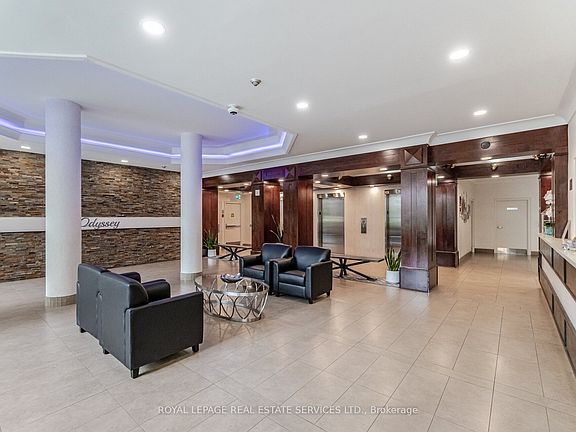 3rd image of 250 Webb Dr #Penthouse 05