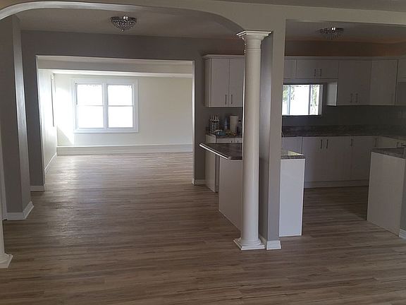 2nd image of 2204 W 49th Ave