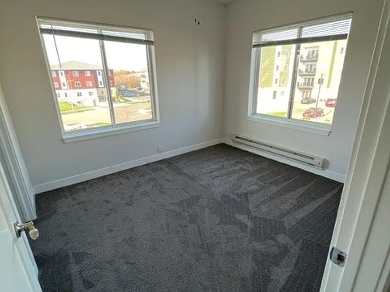 Cottage Grove Commons: 1400 N Windsor — Photo 18