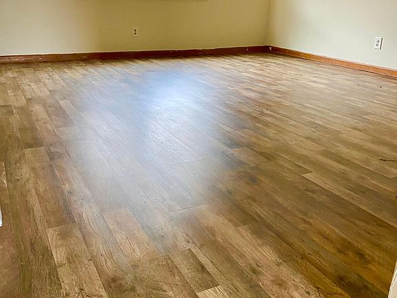 4th image of 1808 Parkwood Ln APT 3
