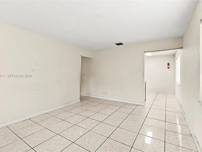 6121 SW 40th Ct #A — Photo 3