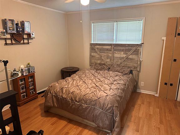 5th image of 459 Davis St