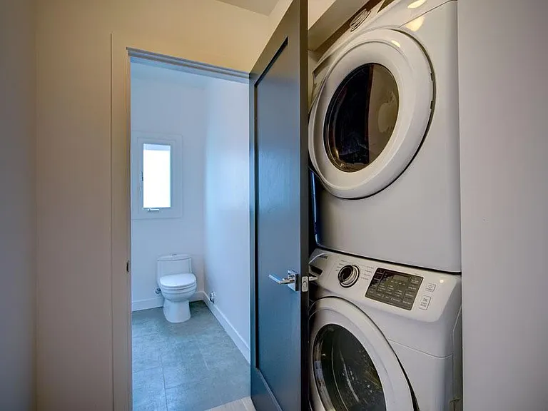 109 N Flores St #109 — Photo 10