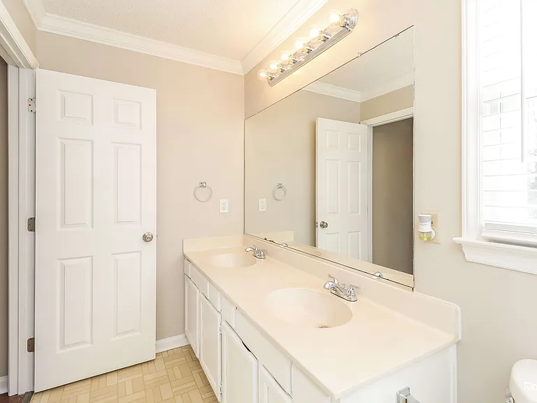 100 Buena Vista Ave — Photo 9