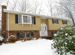 99 Reno Rd, Hermitage, PA 16148