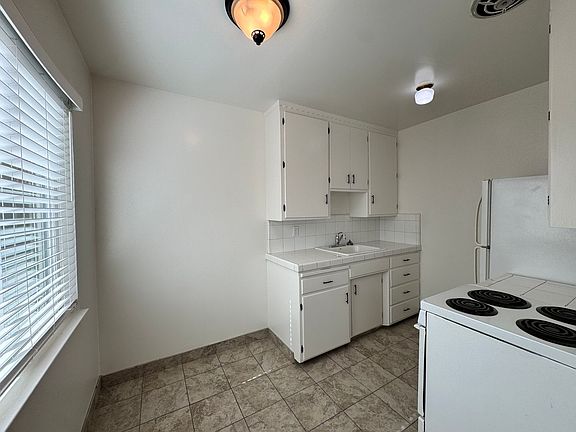 2nd image of 3322-3326 Y St #3322-02