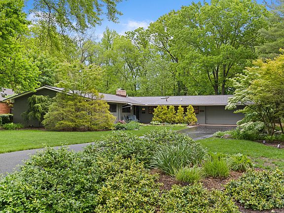 5th image of 3868 Hillview Dr