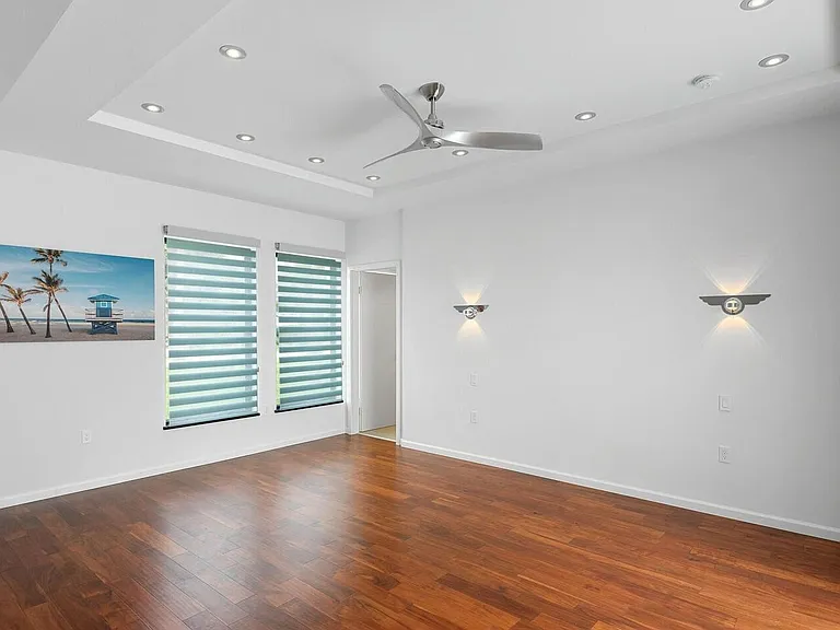 3001 John Anderson Dr — Photo 10